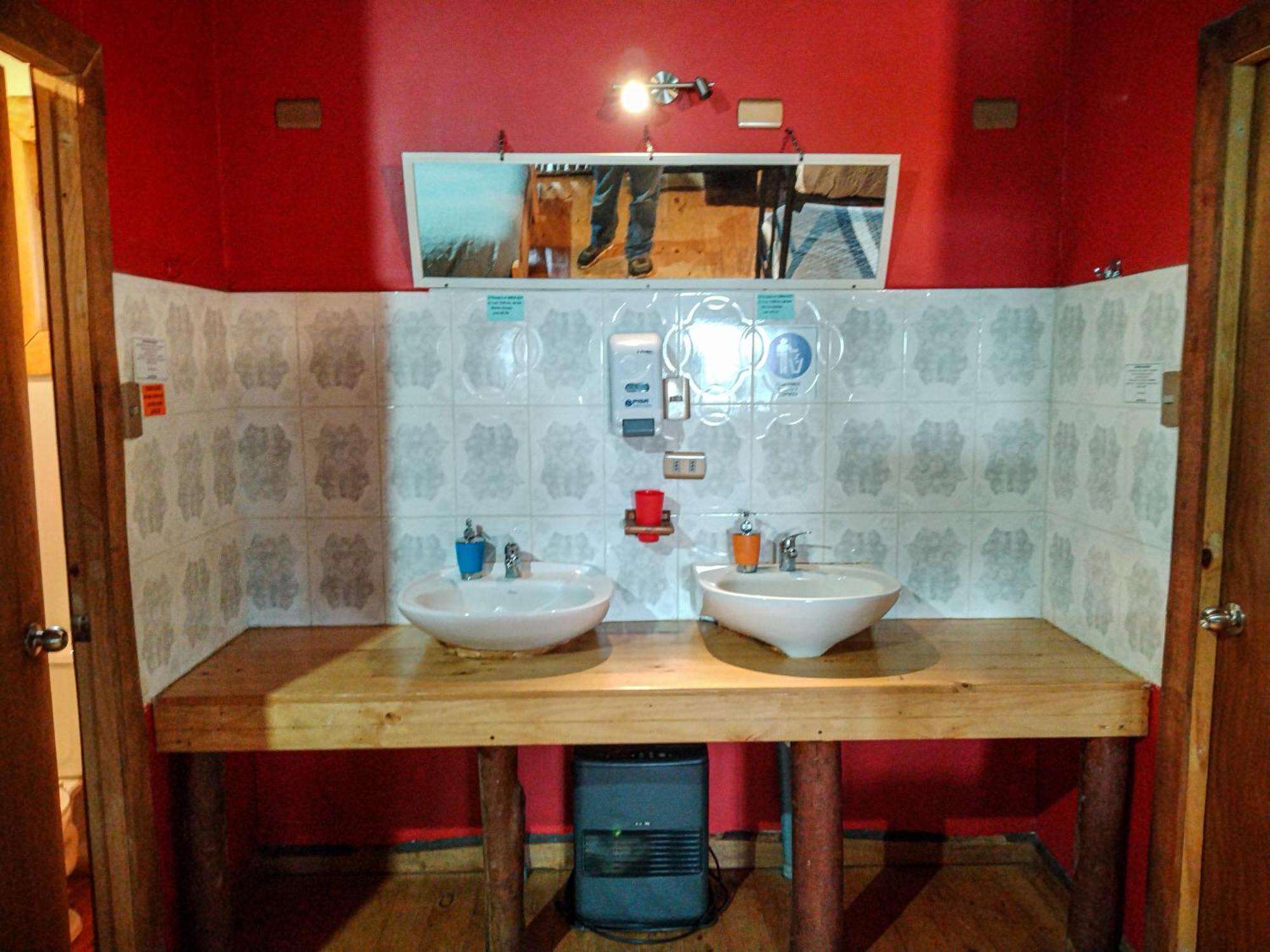 Hostal & Cabanas Luna Del Sur Cucao Екстер'єр фото
